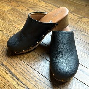 Universal Thread Clogs